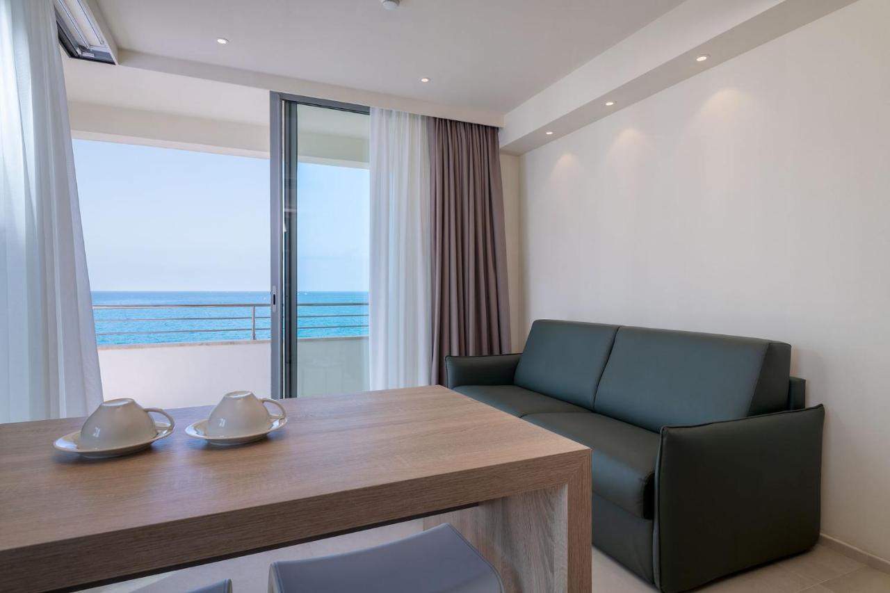 Palace Lido Hotel & Suites มารินา ดิ เชชินา ภายนอก รูปภาพ