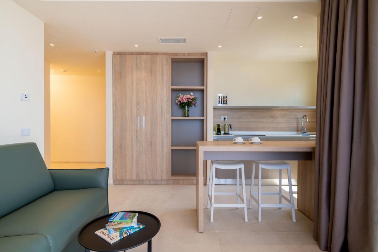 Palace Lido Hotel & Suites มารินา ดิ เชชินา ภายนอก รูปภาพ